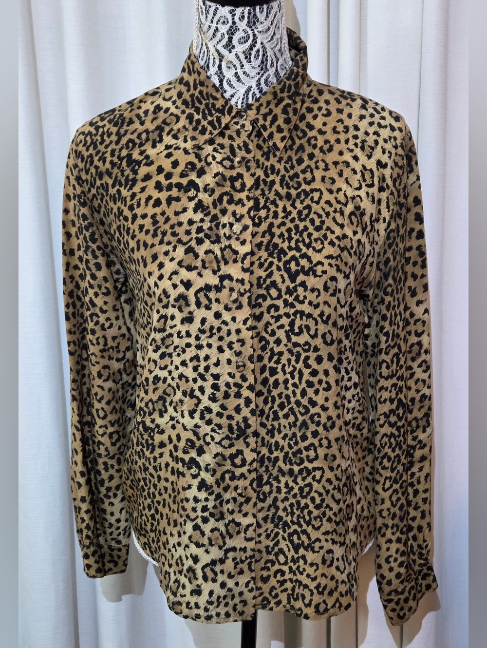 🐆Vintage 100% Silk Leopard Print Button Down Blouse - Size S (approx.)